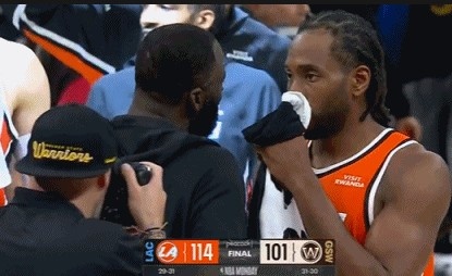 场下是朋友！赛后小卡&amp;加兰分别与追梦拥抱聊天 小卡还与库里交谈