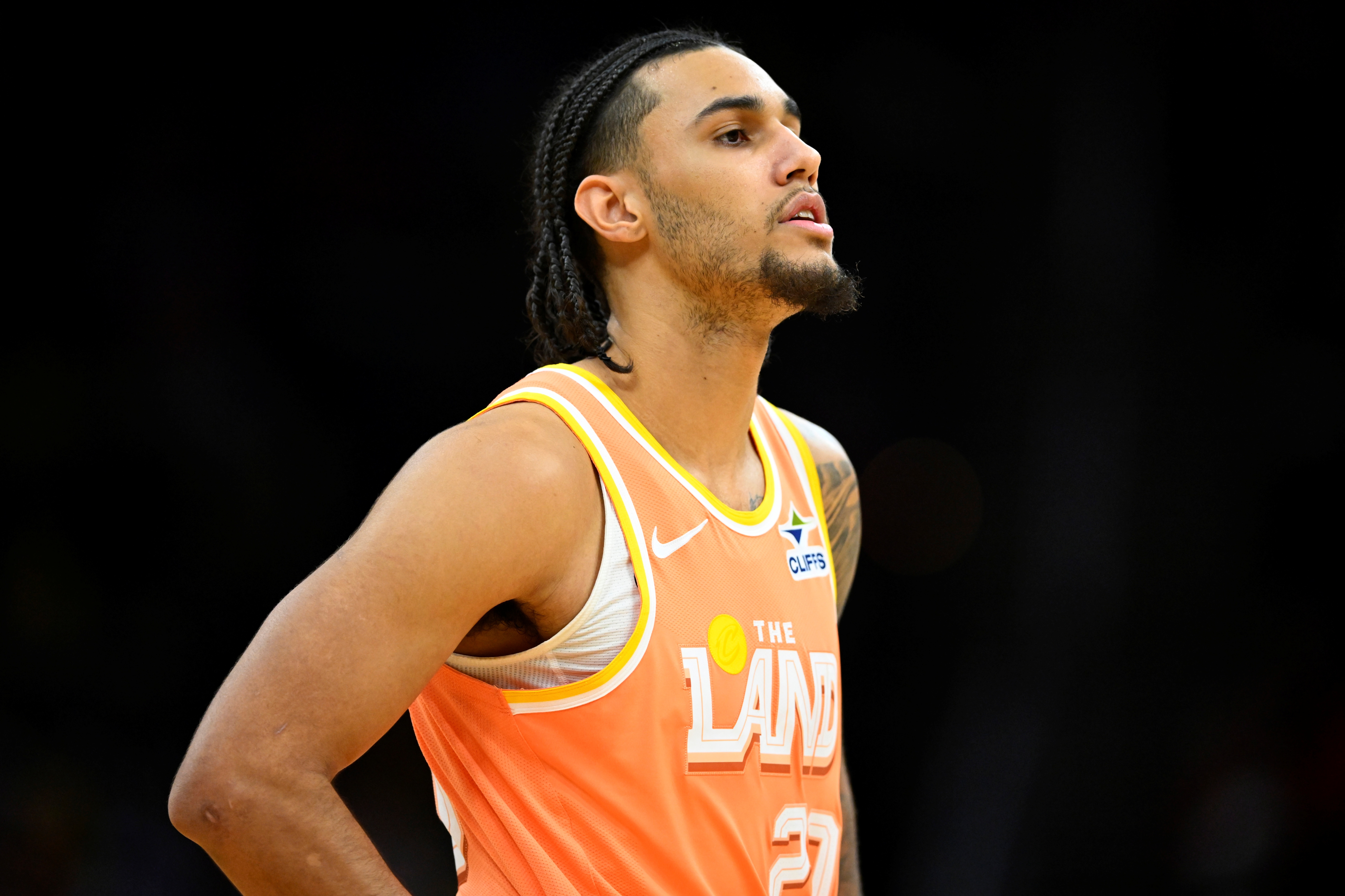 开云体育-杰伦·泰森本赛季防守数据：坎宁安18中5 马克西14中4 穆雷7中1