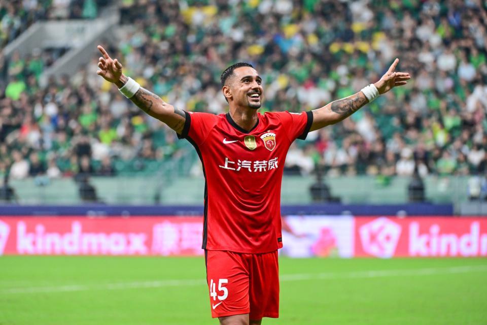 开云-莱昂纳多2026首球！破149天球荒，吐舌头庆祝，蒯纪闻妙传